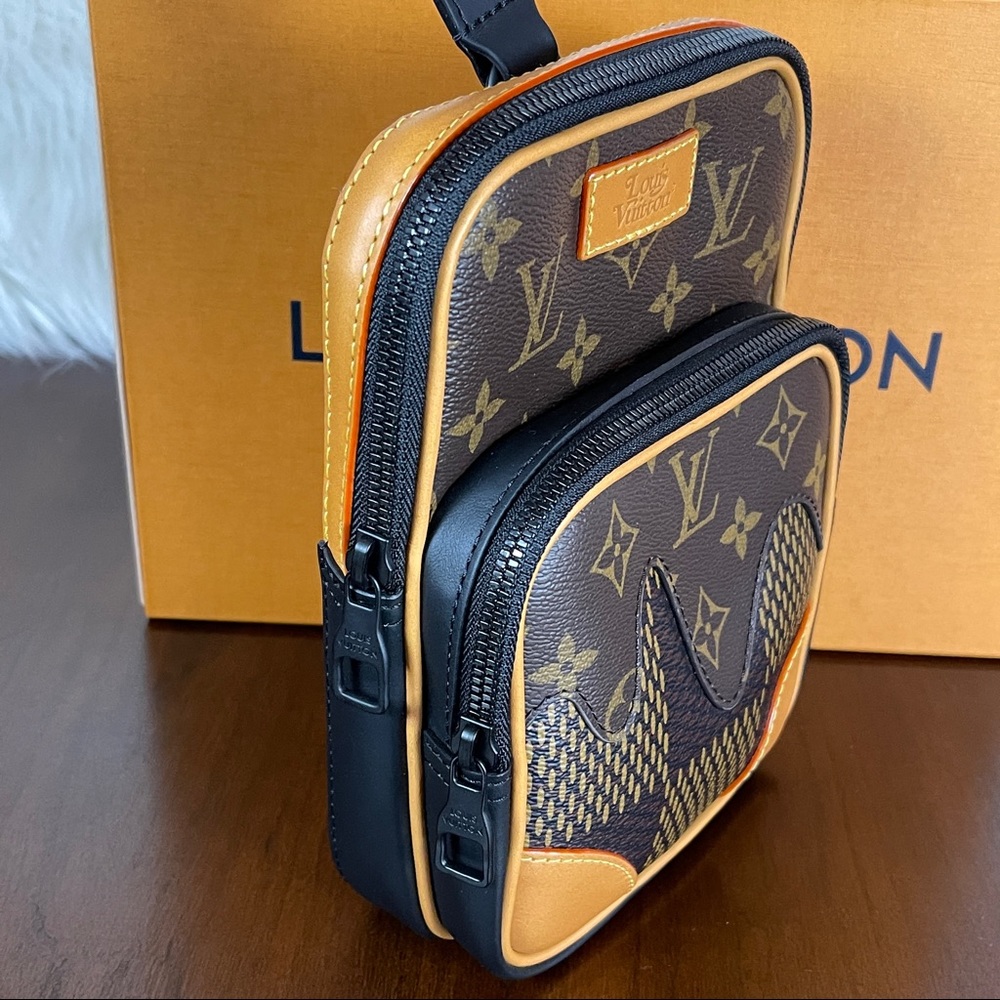 Louis Vuitton Nigo Giant Amazone Sling Bag - Picture 5 of 14